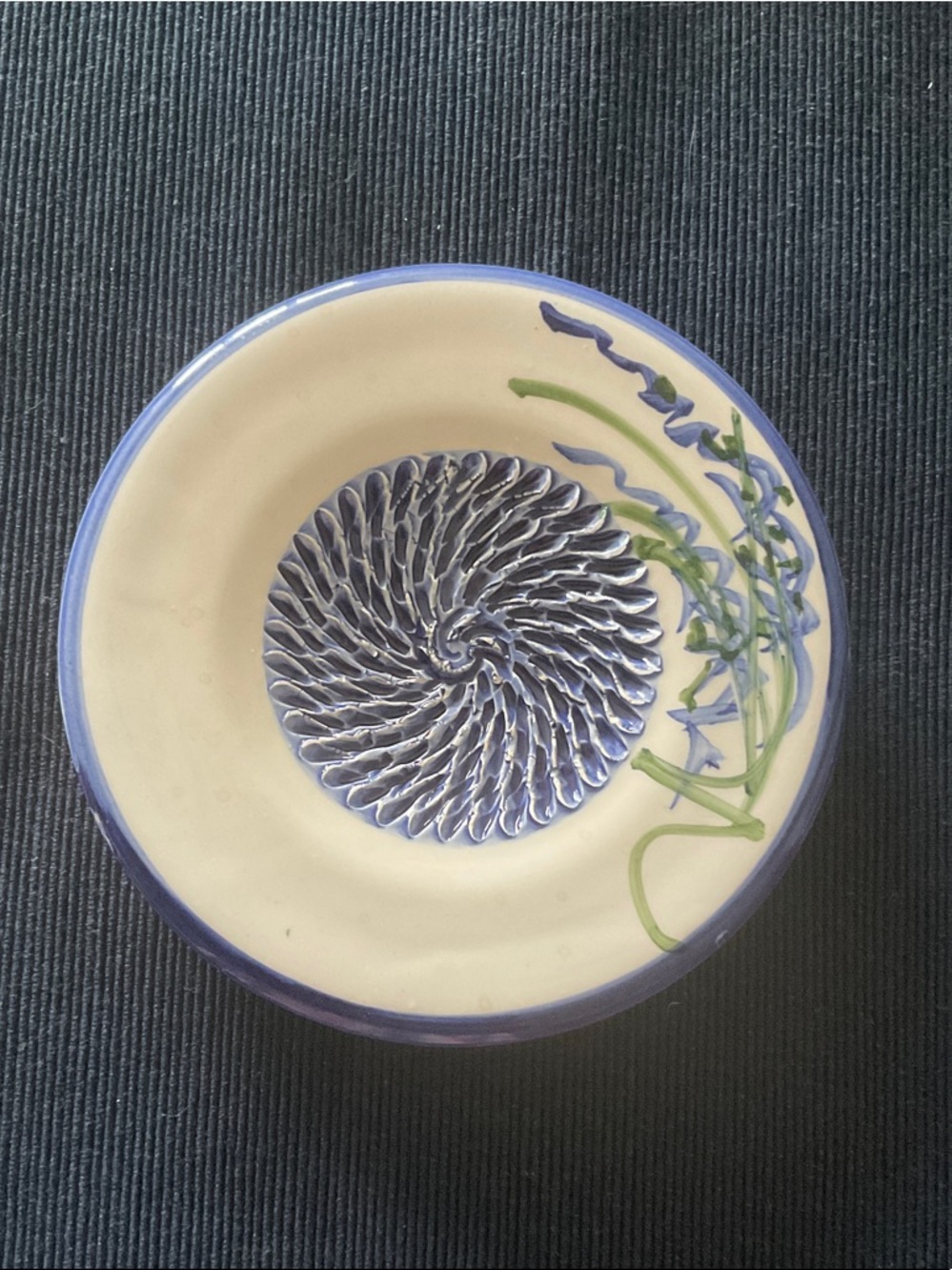 Ceramic garlic grater